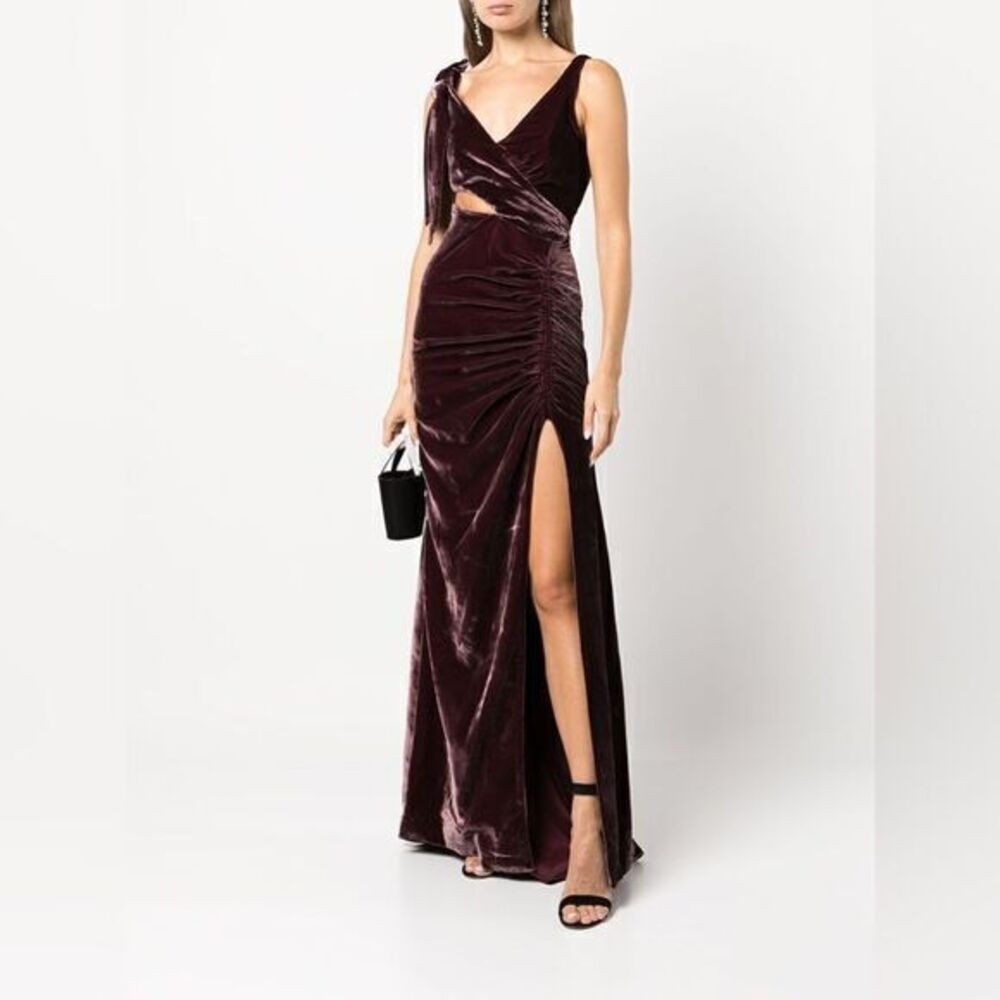 Cinq a sept Genevive Silk-Blended gown in purple.